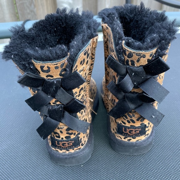 Little girls leopard print Ugg boots - Picture 2 of 8